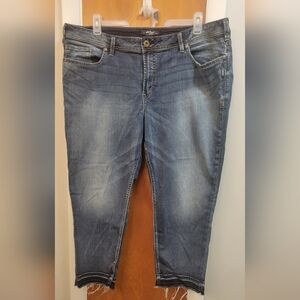 Silver Jeans Avery Skinny Crop - Size 22